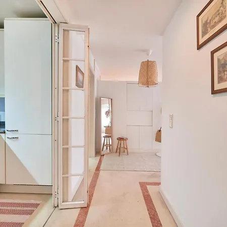 Apartament Modern With Swiming Pool & Garage Ii